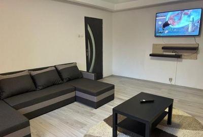 Apartament cu 3 camere decomandat, mobilat în Uverturii