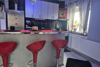 Apartament cu 3 camere nedecomandat, mobilat în Tătărași