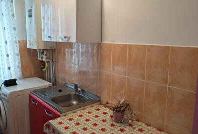 Apartament 3 camere etaj 2/3 - 2