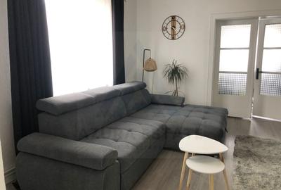 Casa renovata 250 mp utili si teren 935 mp in zona centrala Cisnadie - 1