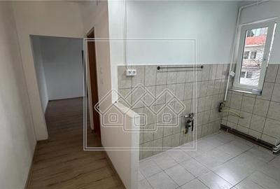 Apartament de vanzare in Sibiu - 3 camere, balcon, et. 1 - - 3