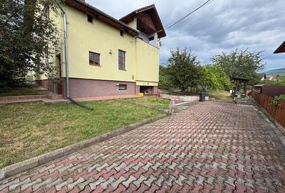 Casă individuală cu 5 camere în Central