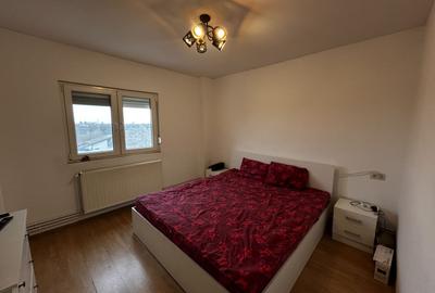 Apartament cu 4 camere semidecomandat, mobilat în Micălaca