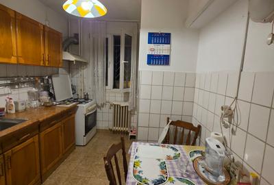 Titan, 5 minute metrou, strandul Cara, pe strada Stanila, bloc H, 4 etaje - 3