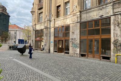 Spatiu stradal ULTRACENTRAL cu vitrine! Comision 0 - 4