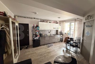 Apartament cu 3 camere semidecomandat, mobilat în Florești