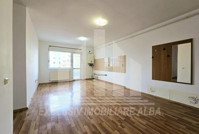 Apartament cu 3 camere decomandat în Cetate