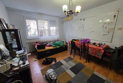 Liviu Rebreanu intersectie 1 Decembrie 1918, langa Auchan Titan, Poarta 4 - 6