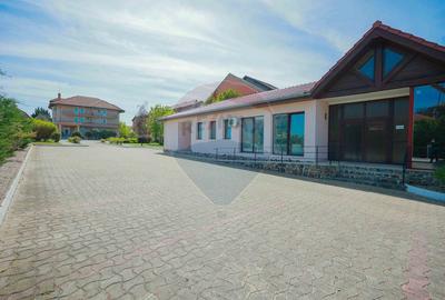 De vânzare pensiune cu restaurant, teren 4.750 mp – Băile 1 Mai - 26
