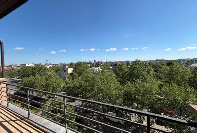 Apartament cu 3 camere semidecomandat în Sisești