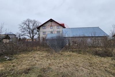 Casă / Vilă cu 12 camere, teren intravilan de 2869mp în Siminicea, SV - 28