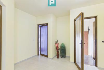 Casă spațioasă în Sântana - 10