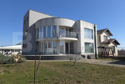 Casă individuală cu 6 camere în Matraca
