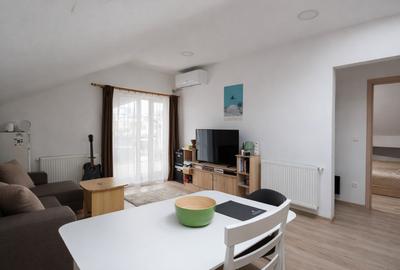 Apartament cu 3 camere decomandat, mobilat în Bună Ziua