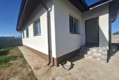 Casă individuală cu 3 camere, la cheie, într-o zonă liniștită - 2