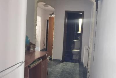 Vand apartament 4 cam. ,Topoloveni, etaj 1, ultracentral, langa Profi - 10
