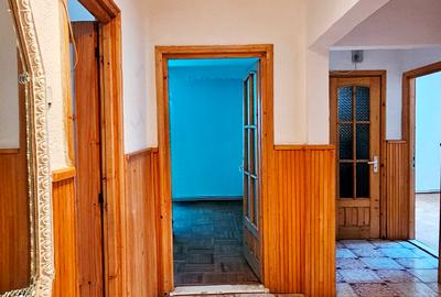 Apartament 3 camere decomandate, etaj 1,cu loc de parcare si boxa, Cl.Romanului - 9