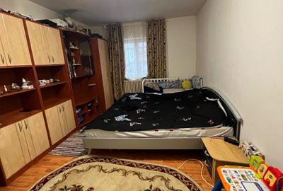 Apartament cu 2 camere decomandat în Podul de Fier