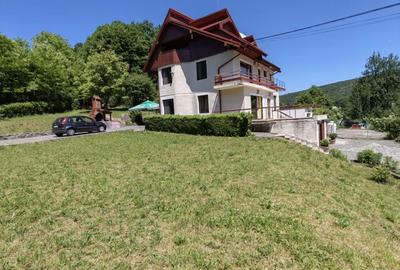 Casa/Vilă  aproape de pădure Vâlcele + 1235 m² teren 160.000 EURO - 2