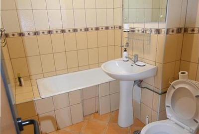 Apartament 3 camere decomandat intrare Răcădău, Str. Carpați - 14