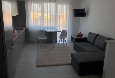 Apartament cu 3 camere semidecomandat, mobilat în Florești