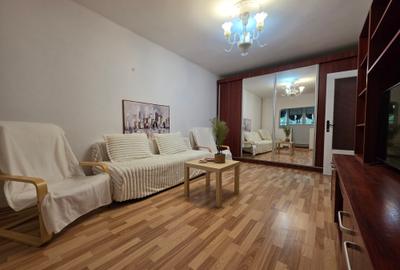 Apartament cu 3 camere decomandat, mobilat în Colentina