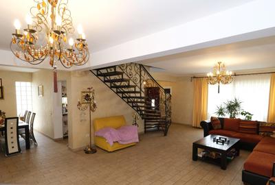 Casă individuală cu 5 camere în Cornetu