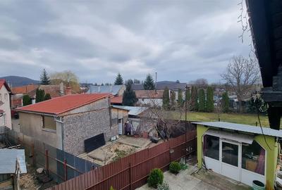 Casa de vanzare moderna cu costuri reduse, panouri solare si spatiu comercial in - 14