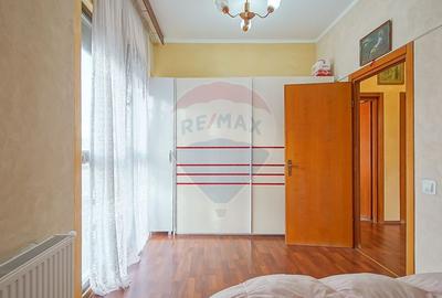 Casă / Vilă cu 4 camere de vânzare în zona Tractorul - 17