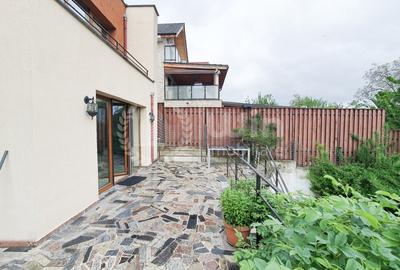 Casă individuală cu 6 camere în Andrei Mureșanu