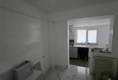 Garsonieră decomandată, mobilată în Apollo