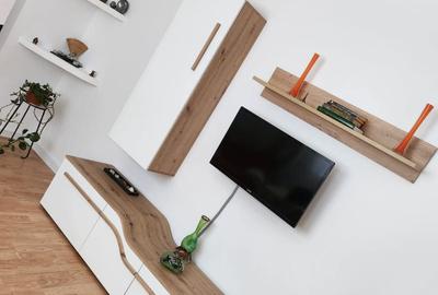 Apartament cu 3 camere semidecomandat, mobilat în Berceni