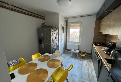 Apartament cu 3 camere, 2 băi, 66 mp + 4 mp balcon, decomandat, etaj 2/4 - 13