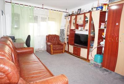 Apartament decomandat cu 3 camere in Sarari