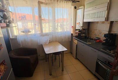 Apartament cu 2 camere semidecomandat, mobilat în Florești