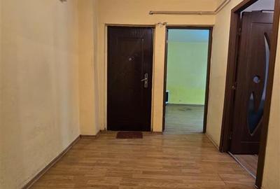 Apartament cu 3 camere decomandat în Dacia