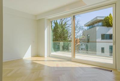 Apartament cu 4 camere semidecomandat în Aviatorilor