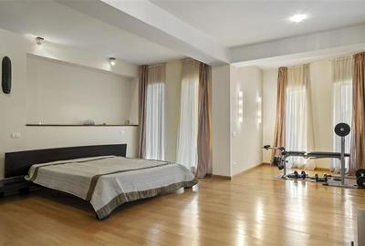 Vila de lux in apropiere de Cambridge School | Curte superba - 22