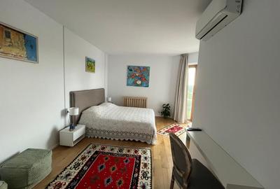 Apartament cu 3 camere semidecomandat, mobilat în P-ta Presei Libere