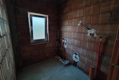 Casa Individuala - zona populata - acces facil - 8