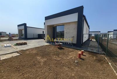 Casa Individuala - 3 camere - 2 bai - 356 mp teren - 13