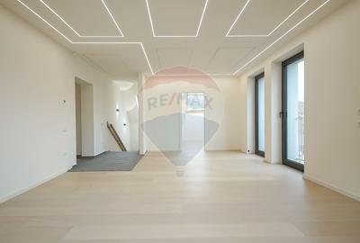 La poalele Tâmpei — vilă contemporană în Schei - 16