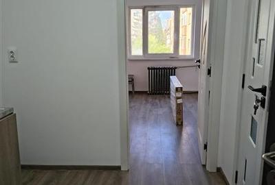 Garsonieră decomandată în Tractorul