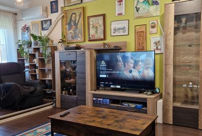 Apartament cu 3 camere semidecomandat, mobilat în Alexandru cel Bun