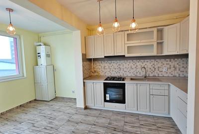 Apartament cu 3 camere semidecomandat în Florești