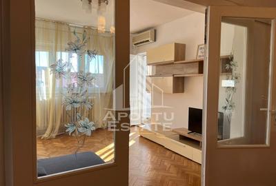 Apartament cu 4 camere decomandat, mobilat în P-ța Unirii