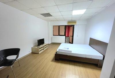 Garsonieră decomandată, mobilată în Vitan Mall