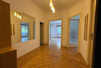 Unirii Sfanta Vineri Tribunal 3 camere dec. Singur pe nivel, centrală de ap. - 1