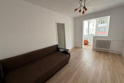 Apartament cu 3 camere nedecomandat în Girocului