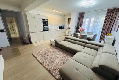 Apartament cu 3 camere semidecomandat în Sisești